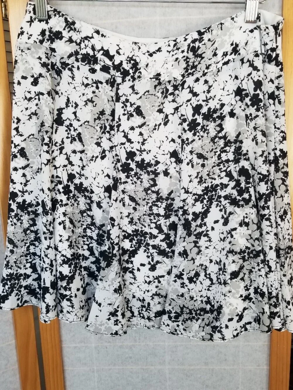 Nue Options White Printed Mini Skirt Size 12 Petite Lined Lightweight